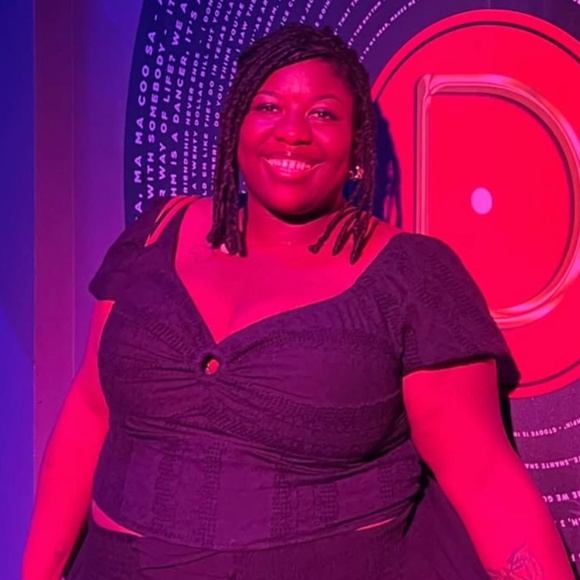 TORRID EYELET KEYHOLE CROP TOP - Picture 6 of 6